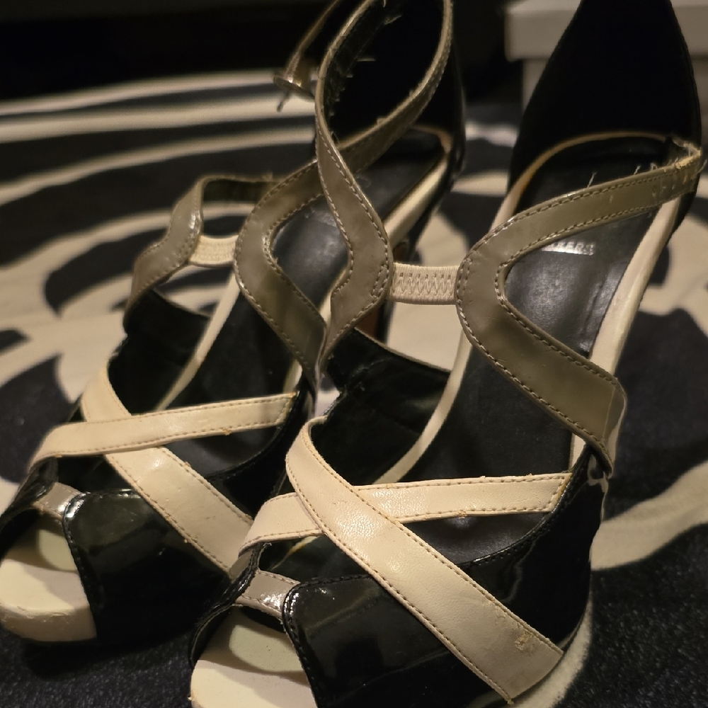 Elegant Black and Cream Women's Heels Bakers